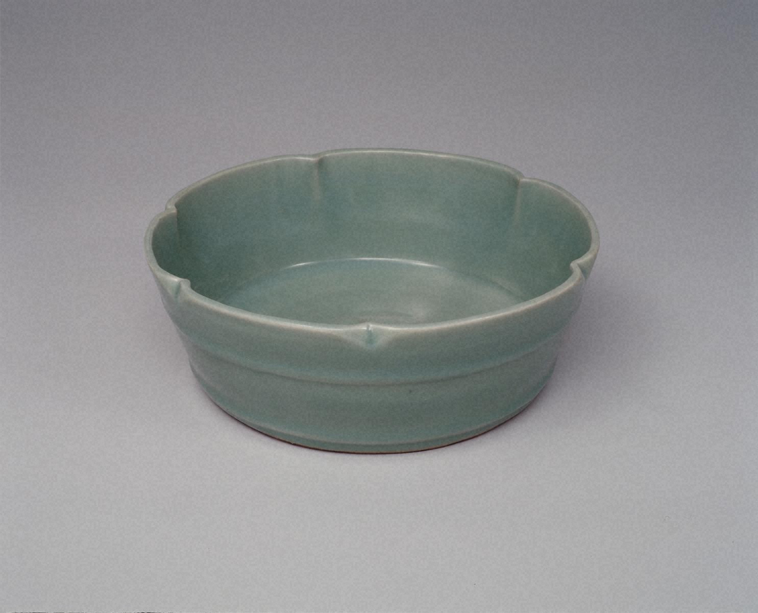 砧青磁平水指 銘「青海波」 - 金沢ミュージアムプラス