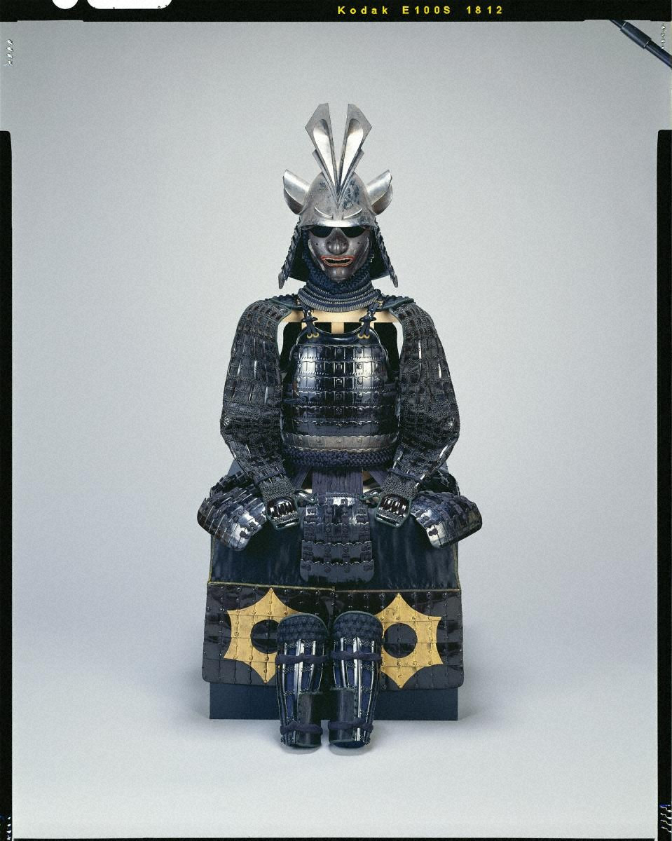 黒漆塗黒糸威二枚胴具足 - 金沢ミュージアムプラス