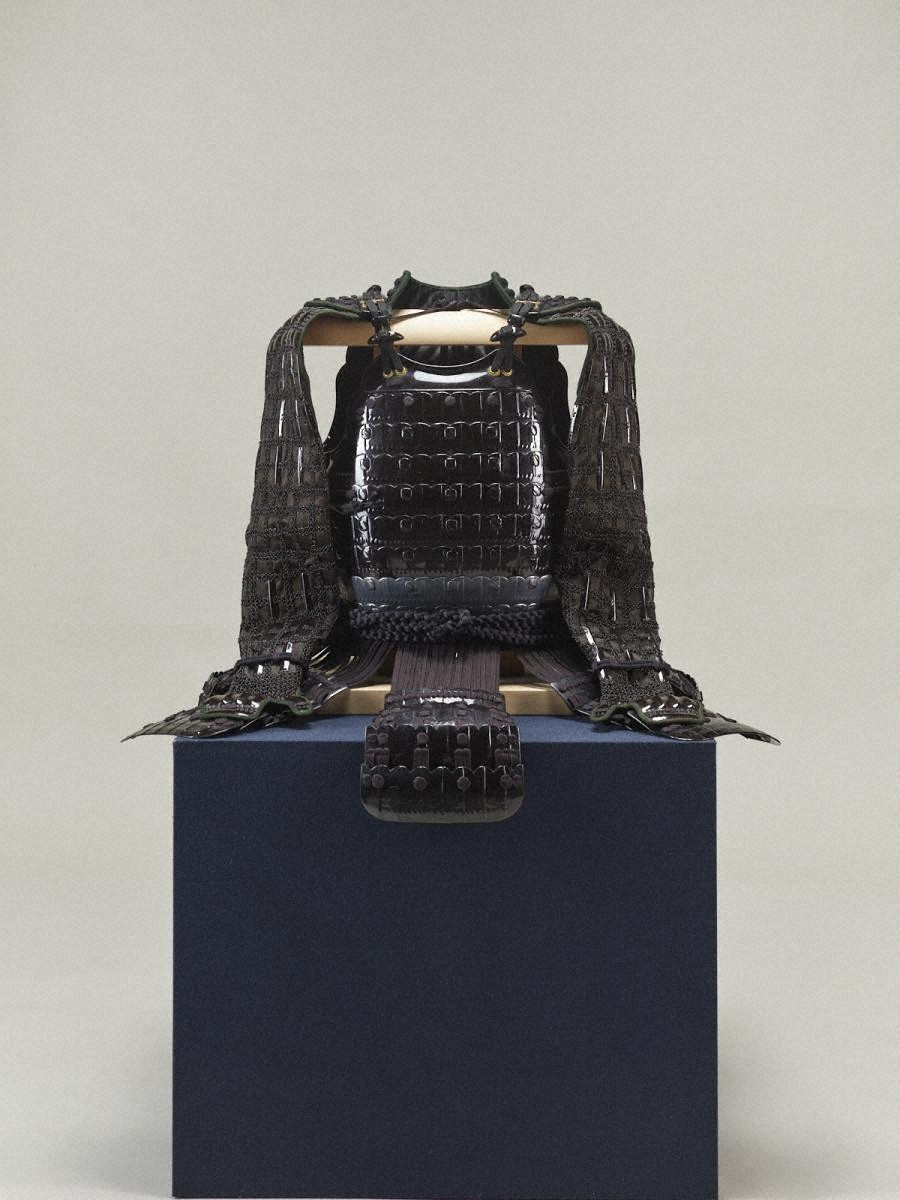 黒漆塗黒糸威二枚胴具足 - 金沢ミュージアムプラス