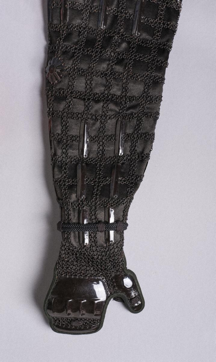 黒漆塗黒糸威二枚胴具足 - 金沢ミュージアムプラス