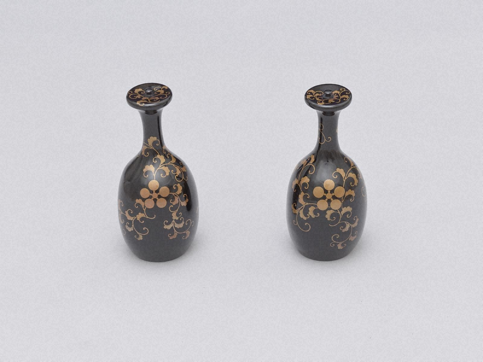 黒塗梅鉢紋唐草蒔絵提重 - 金沢ミュージアムプラス