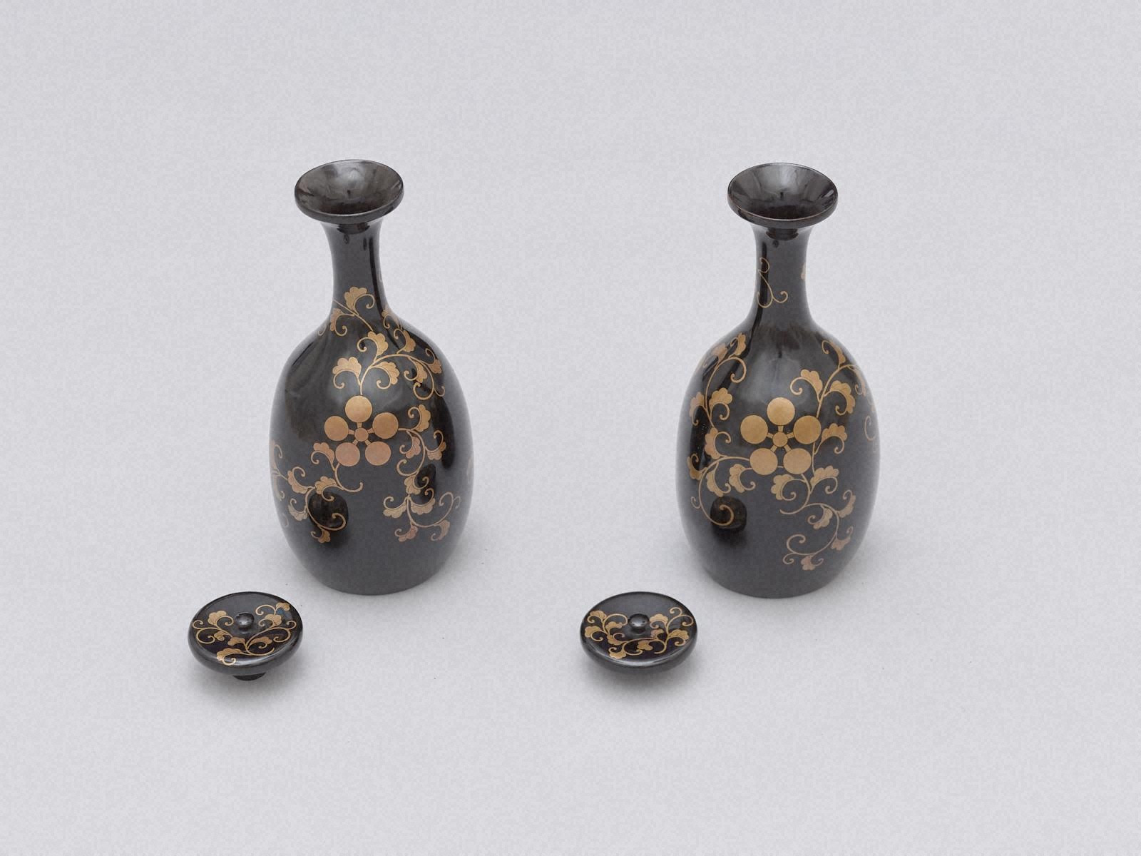 黒塗梅鉢紋唐草蒔絵提重 - 金沢ミュージアムプラス